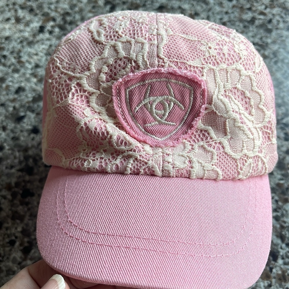 Ariat elastic back cap child’s pink with white lace‎ and logo on front . - Picture 2 of 14